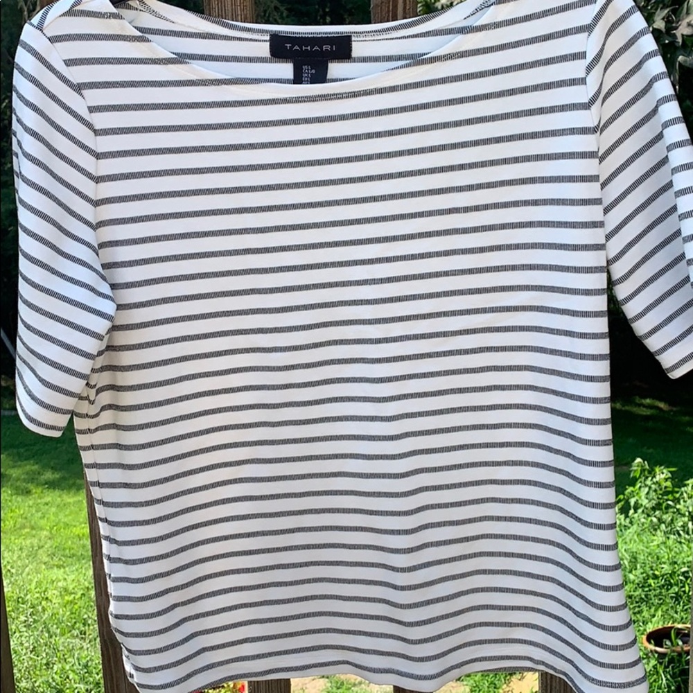 TAHARI Short sleeve blouse